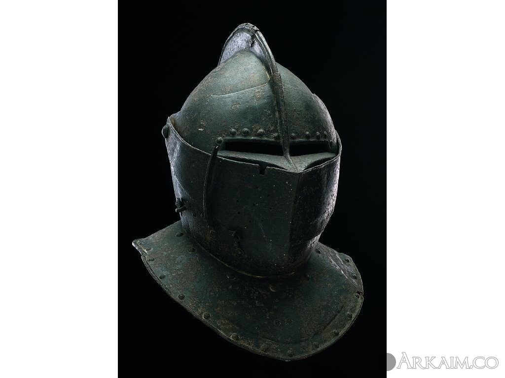 Закрытые шлемы Нового времени