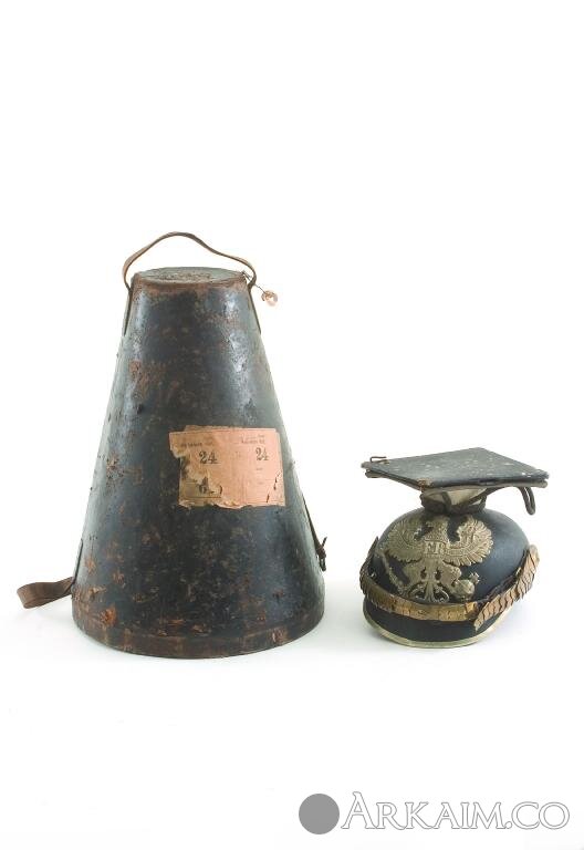 Каски, кивера и пр.