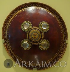 1447000014 13.indiyskiy schit ukrashennyy umbonamii Iz gornogo hrustalya