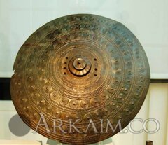 1459276714 4. shield tarquinia berlin