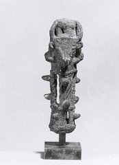 436px Mace heads In The form Of triple bulls' heads MET ME64 298