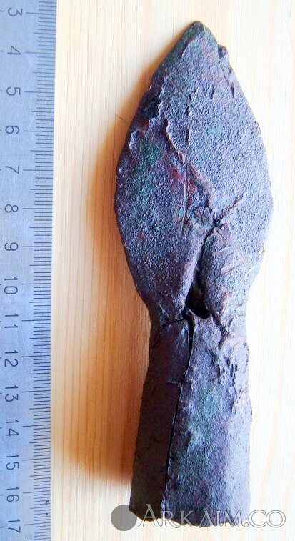 Бронзовые кованные наконечники копий