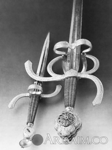 17 Rapier And dagger with clock pommels