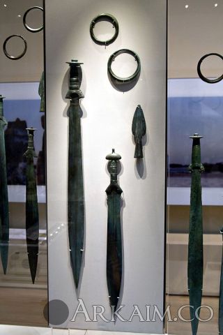 1447789921 5.bronze swords And fittings from hungary In The british museum. S