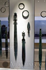 1447789921 5.bronze swords And fittings from hungary In The british museum. S