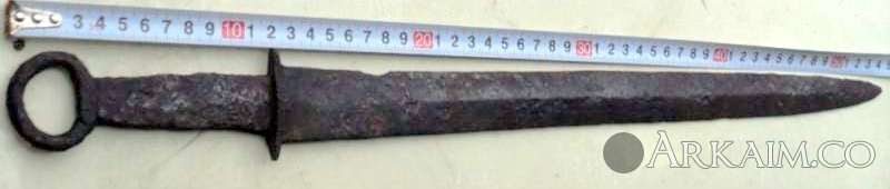 Клинки с кольцевыми навершиями