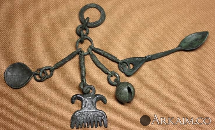 Языческикие амулеты 11-12 век КР.jpg