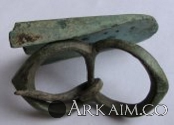 пряжка ЧК и обломок теслов.топорика бронзы..jpg