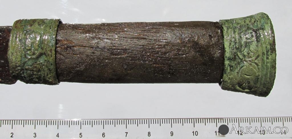 рукоять ножа енисейских кыргызовв.jpg