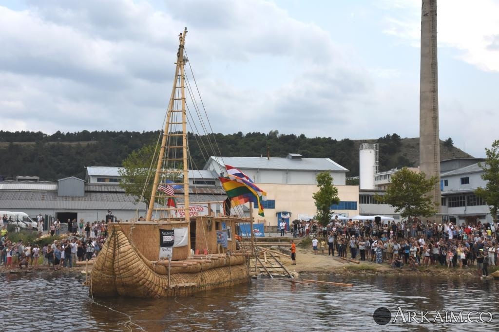 Launching 004e.jpg