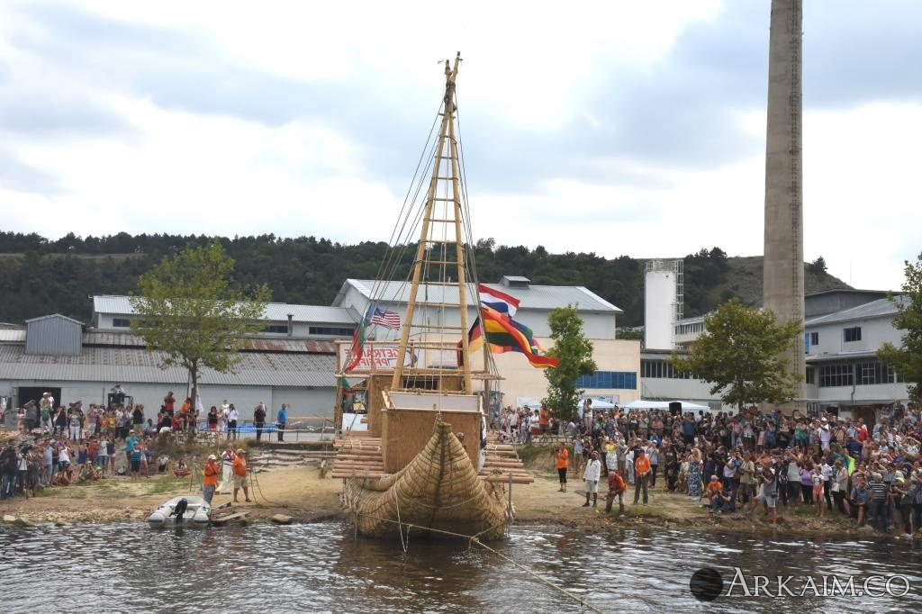 Launching 004c.jpg