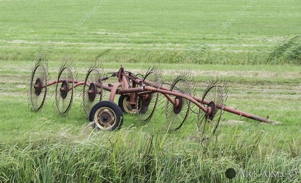 depositphotos_133371986-stock-photo-old-agricultural-machinery.jpg